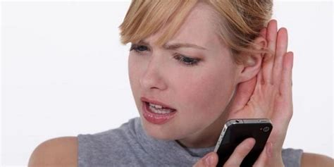 Почему плохо слышно собеседника в телефоне